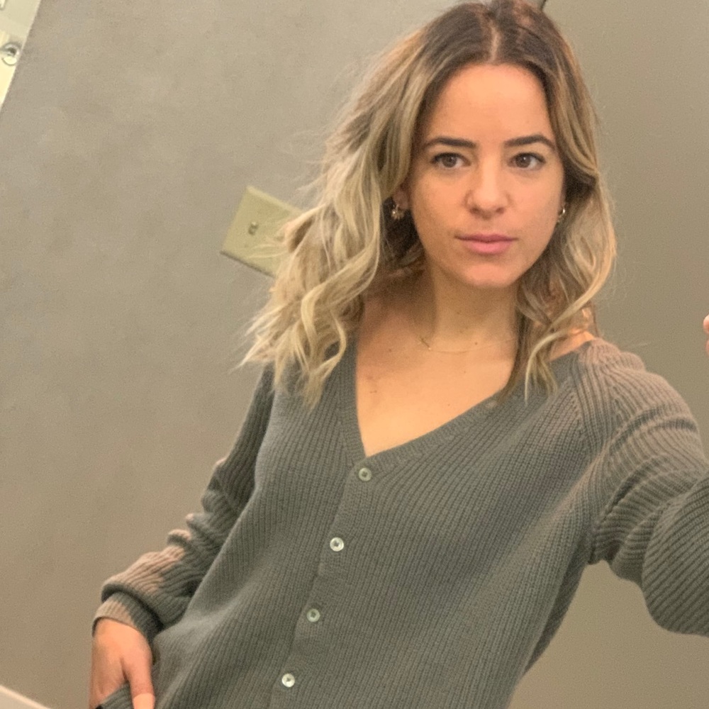 Meet your Posher, Larissa